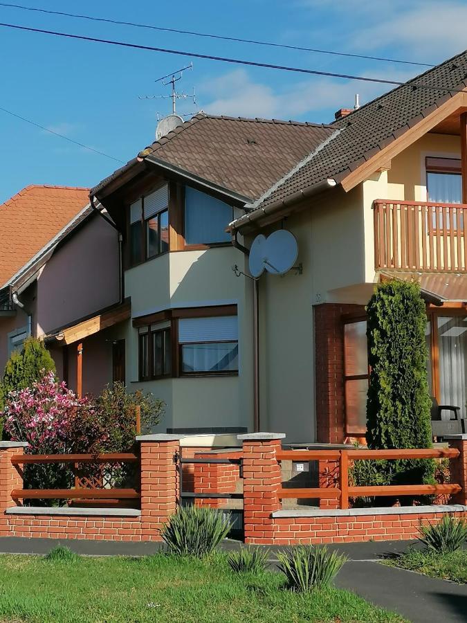 Marina-Buek Apartmanhaz 외부 사진