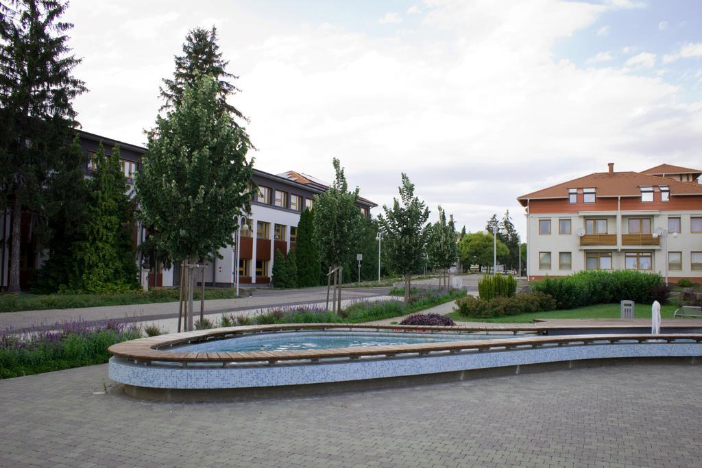 Marina-Buek Apartmanhaz 외부 사진