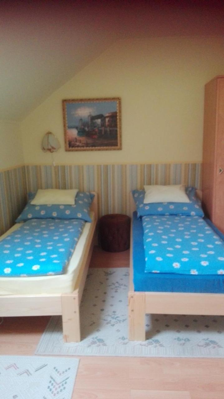 Marina-Buek Apartmanhaz 외부 사진